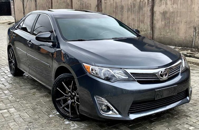 Tokumbo TOYOTA Camry XLE