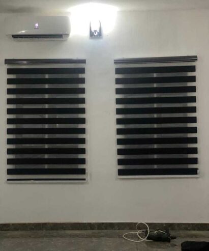 Day and night window blinds