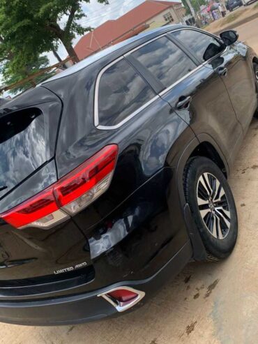 Few months used toyota highlander 2016