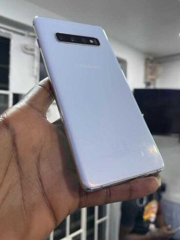 SAMSUNG S10+ for sale