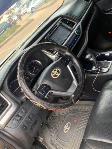 Few months used toyota highlander 2016