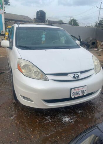 FOREIGN USED TOYOTA SIENNA