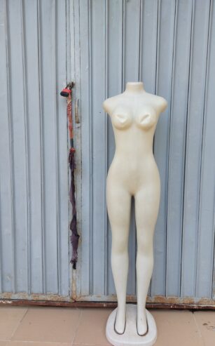 Handless female mannequin