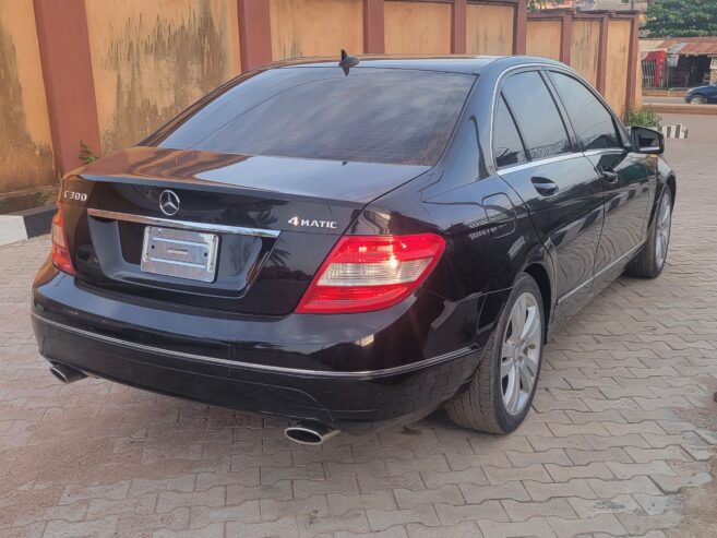 MERCEDES BENZ C300 2010 TOKUNBO