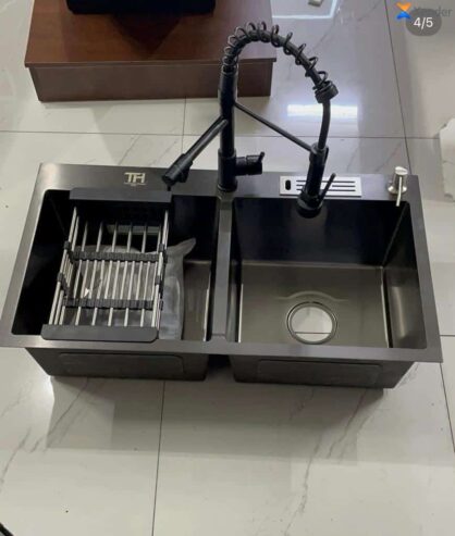 Double bowl kitchen sink