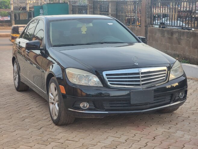 MERCEDES BENZ C300 2010 TOKUNBO