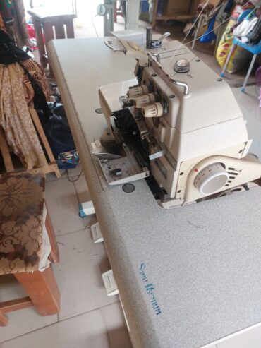 Industrial weaving machine (3) thread