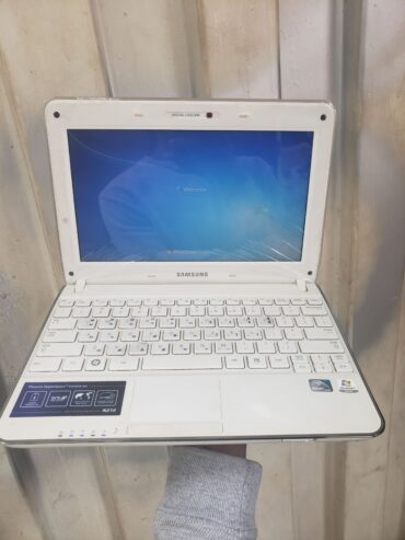 Samsung mini Laptop.. UK 🇬🇧 2gb Ram 250gb stroage Webcam Wi-