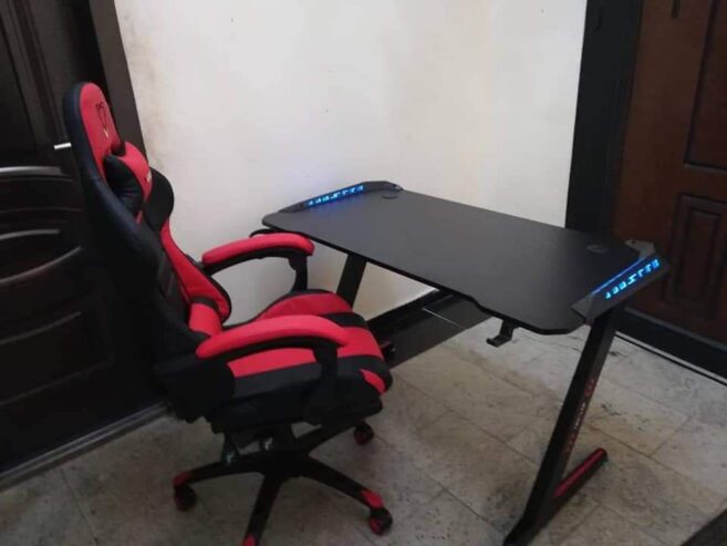 Gaming table with light and chairs