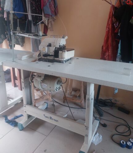 Industrial weaving machine (3) thread