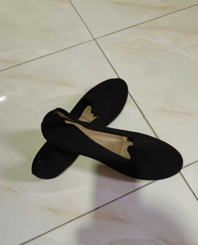 Female flat shoes