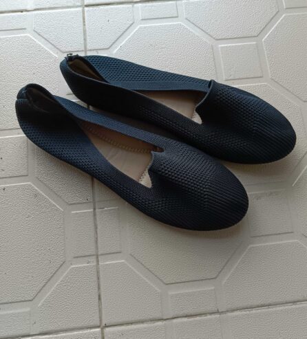 Female flat shoes