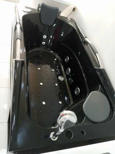 Single black jacuzzi