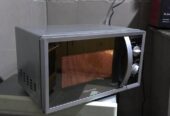 Very Clean Hisense 20 Liters Microwave Oven (Silver Mirror C