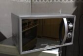 Very Clean Hisense 20 Liters Microwave Oven (Silver Mirror C