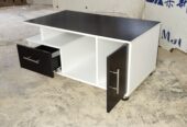 Center table made with high density fiberboard