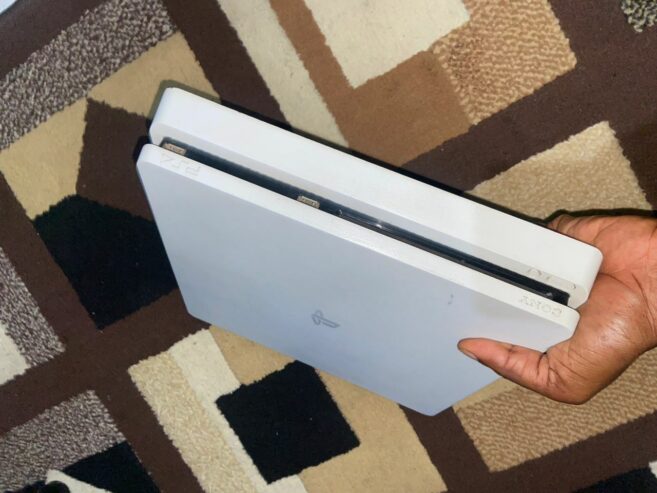 Hacked ps4 slim with games installed