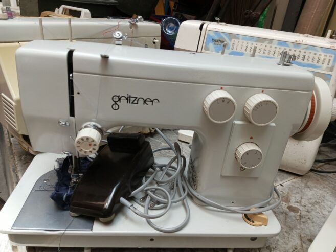 Electric n manual straight sewing zigzag n buttonhole London