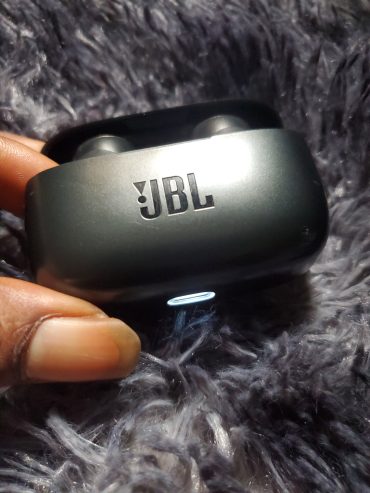 JBL live300