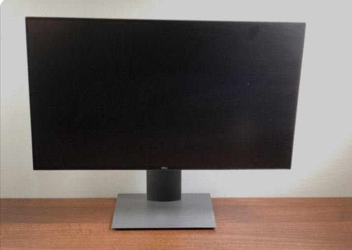 Dell ultrasharp 25inch frameless monitor 2k resolution IPS